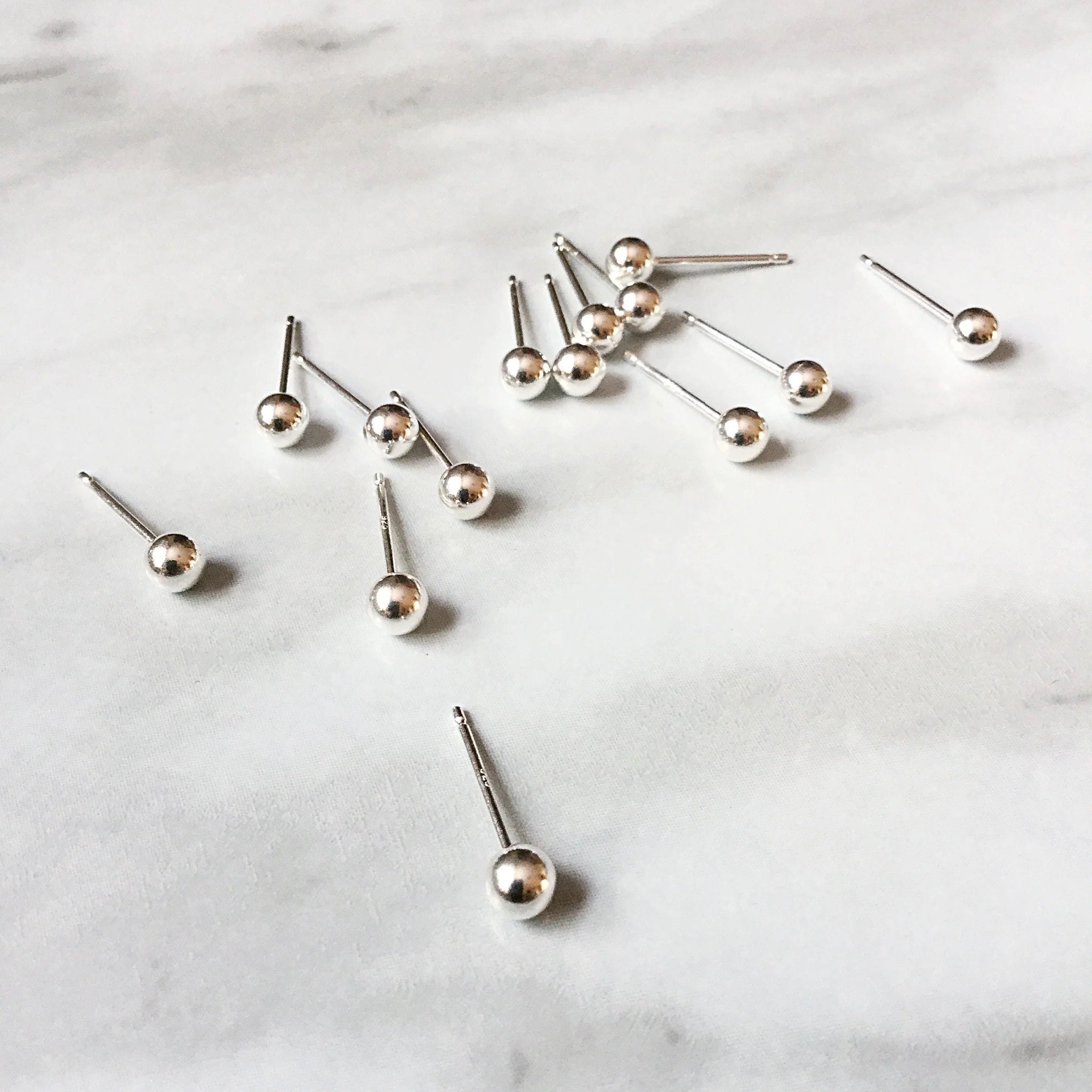 Najeli Jewelry Sphere Studs (Silver)