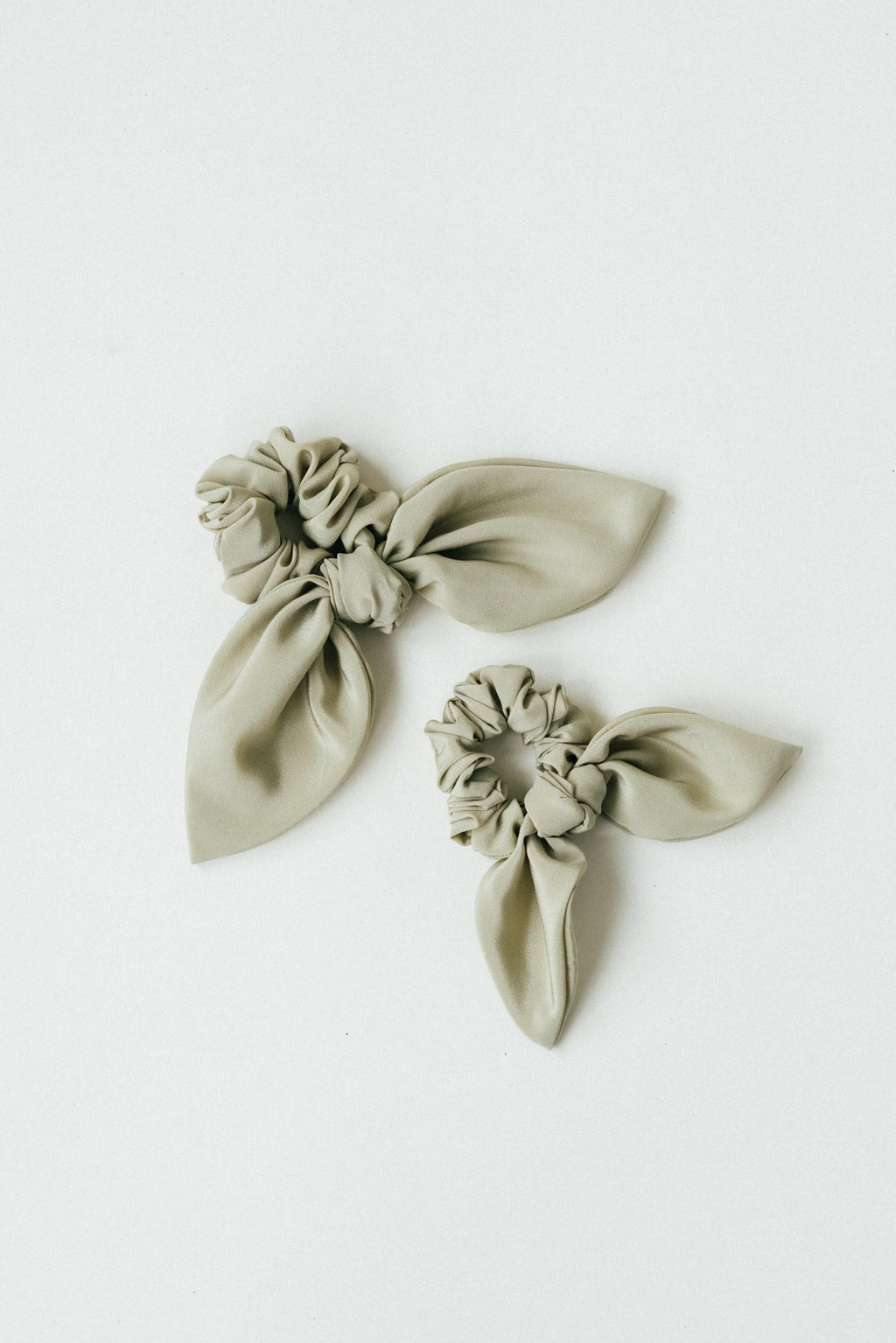 A Bronze Age Petal Bow (Pistachio)