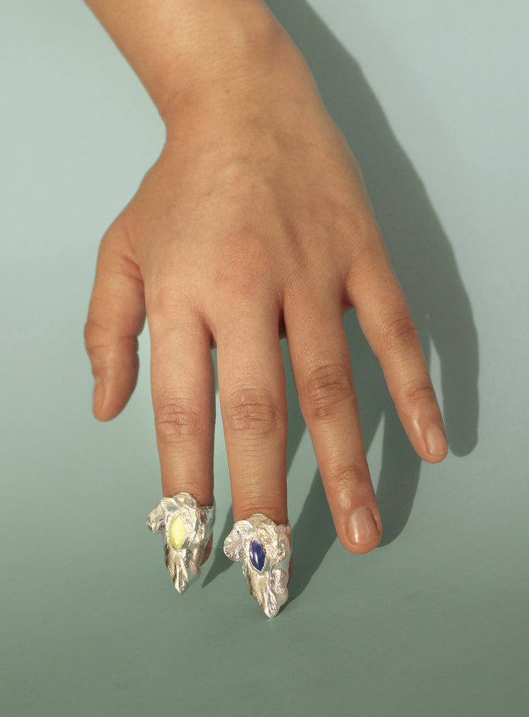 ORA-C Orchis Claw Silver Nail Ring (Sodalite)